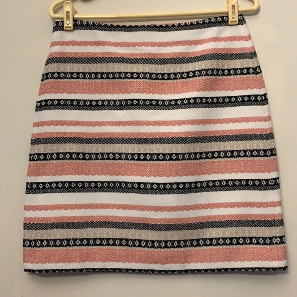 Loft factory ,melon, tan, navy striped straight skirt. Size 4 Length 19”